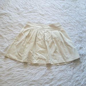 Banana Republic off-white pleated mini